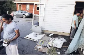  ?? FILE ?? Seema Depani helps her family to clean up after the flooding from Hurricane Florence destroyed the Starlite Motel, which her family owns in Spring Lake, North Carolina.