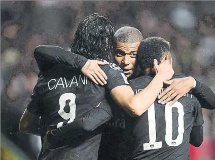  ?? FOTO: GYI ?? Cavani, Mbappé y Neymar, tridente demoledor Dos partidos juntos, 1-5 el sábado en Metz y 0-5 al Celtic, marcando los tres en ambos