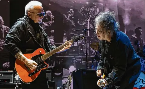  ?? MAURO MELIS ?? Guitarist Reeves Gabrels and Robert Smith, frontman of the Cure, perform with the band at the Hollywood Bowl in May.