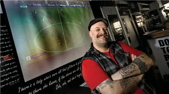  ?? Bild: Håkan Johansson ?? Jimmy Ahlberg, delägare på Downtown Rockbar, sänder EM med hjälp av Fifa 20 i sommar. ”Det blir en happening”, säger han.