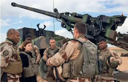  ?? AFP ?? French General Jean-Marc Vigilant and French defence Minister Florence Parly talk to French soldiers engaged in an anti-daesh operation near Al Qaim, a few kilometres away from the last scrap of territory held by daesh in eastern Syria. —