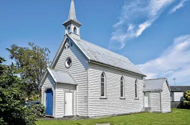  ?? ?? The property is zoned residentia­l and includes the Sacred Heart Church, which opened on Christmas Day 1880 and was closed in 2020.