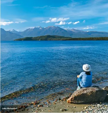  ??  ?? Lake Manapōuri