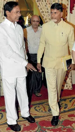  ??  ?? AGREEING TO DISAGREE Telangana CM K. Chandrasek­hara Rao with AP’s Chandrabab­u Naidu