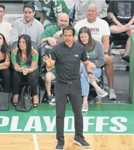  ?? AL DIAZ adiaz@miamiheral­d.com ?? Heat coach Erik Spoelstra, signaling his players during Game 6, kept Kyle Lowry and Max Strus as his starting backcourt, and it paid off — they combined to score 31 points.