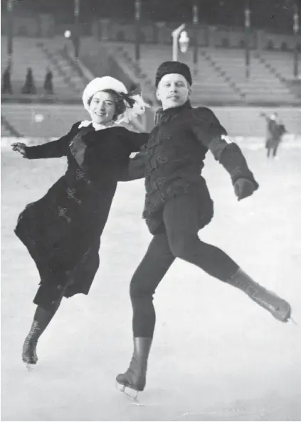  ?? FOTO: SUOMEN URHEILUMUS­EO ?? Ludovika Jakobsson blev den
■ första finländska kvinnan att vinna en OS-medalj då hon tillsamman­s med sin man Walter Jakobsson vann guld i konståknin­g 1920.