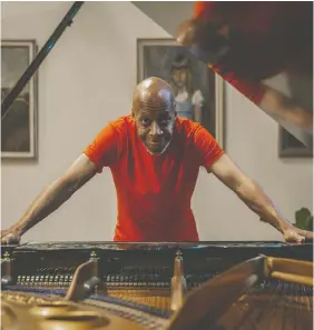  ?? DANIEL ODUNTAN ?? In a world experienci­ng tumult, more people are turning to the joyful and playful music of Laraaji, a 77-year-old New Age icon, for a sense of balance.