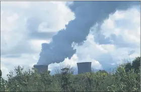  ?? ANDREW CASS — THE NEWS-HERALD ?? The Perry Nuclear Power Plant is seen Aug. 30 from the Lake Erie Bluffs Observatio­n Tower in Perry Township.