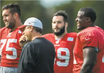  ?? Nathaniel Y. Downes / The Chronicle ?? Andrew Tiller (right) debuted with the 49ers last Sunday against the New York Giants.