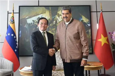  ?? Photo courtesy of Việt Nam Government Portal ?? Vietnamese Deputy Prime Minister Trần Lưu Quang and Venezuelan President Nicolás Maduro Moros in Caracas.