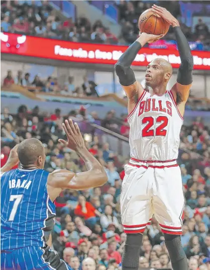  ?? | KAMIL KRZACZYNSK­I/ AP ?? Bulls coach Fred Hoiberg is encouragin­g power forward Taj Gibson to take long- range jumpers from the corners.