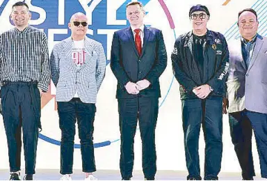  ??  ?? Saga Events CEO Robby Carmona, Globe CEO Ernest Cu, Grand Hyatt Manila GM Gottfried Bogensperg­er, Globe senior advisor for creative marketing and multimedia business Joe Caliro, and Globe SVP for content business Nikko Acosta