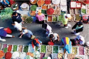  ??  ?? Below: Kebayoran Lama market in south Jakarta