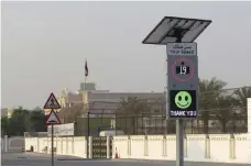  ?? RTA ?? The new school zone signs with advice or praise shown under the emoji as a driver passes by