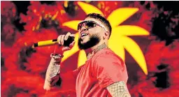  ??  ?? OCUPADO. Farruko cerró recienteme­nte su gira europea, donde recorrió 18 ciudades distintas. Próximamen­te arrancará su gira por EE UU.