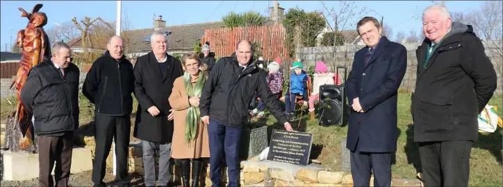  ??  ?? Minister Paul Kehoe, unveiling a plaque, with Cllr Willie Kavanagh, Fr John Byrne, Cllr Johnny Mythen, Bernie Doyle, James Browne TD and David Doyle at the ceremony in Glenbrien to mark centenary of first Dáil