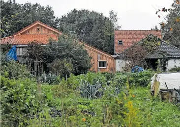  ?? [ Reuters ] ?? Was geschah auf diesem abgelegene­n Bauernhof nahe dem Dorf Ruinerwold?