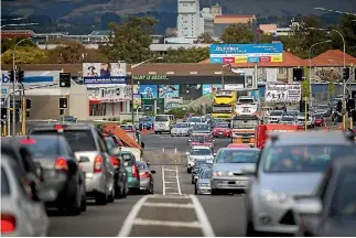  ?? PHOTO: DAVID UNWIN/FAIRFAX NZ ?? Work on the intersecti­on of Rangitikei St and Tremaine Ave caused traffic chaos for six months.