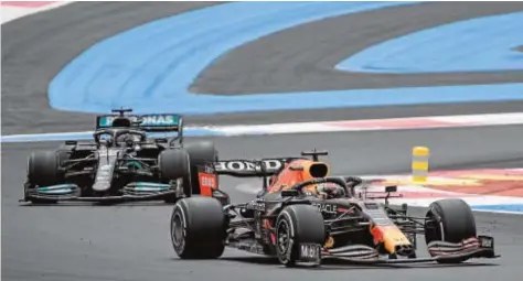  ?? // AFP ?? Verstappen supera a Hamilton en el circuito de Paul Ricard