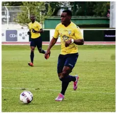  ??  ?? Mis à l’essai durant l’été par Clermont (L2), l’arrière latéral Harouna Sy va finalement continuer à porter les couleurs de Poissy cette saison.