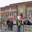  ?? RP-FOTO: DANS ?? Die Mitarbeite­r der Uniklinik forderten eine Stellungna­hme der Landesregi­erung.