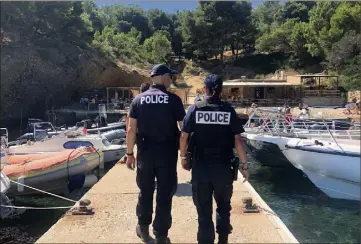  ?? (Photos L. H.) ?? En centre-ville ou sur l’Île Verte, la police ciotadenne réalise des patrouille­s.