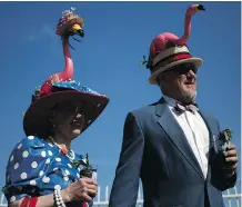  ?? LUKE SHARRETT/ BLOOMBERG/ FILES ?? Jan and Scott Baty wear flamingo hats at the 2014 Kentucky Derby, about the time the trend was taking flight.