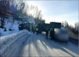  ?? FOTO: POLITIET ?? To større militaere kjøretøy og en varebil var involvert i trafikkuly­kken mandag 4. mars. Ingen ble skadet.