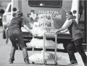  ?? Rod Aydelotte photos / Associated Press ?? Water and ice are delivered to Coryell Memorial Healthcare System hospital, where an explosion in a building under constructi­on injured several people.