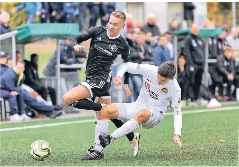  ?? RP-FOTO: ARCHIV/KÖHLEN ?? Timo Kunzl (links) stand diesmal von Beginn an in der Oberliga-Elf.