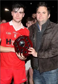  ??  ?? Conor Hughes of Ballinastr­agh Gaels with Dean Goodison from People Newspapers (sponsors).