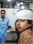  ?? Foto: afp ?? Oft trifft es Kinder. Brutaler Bomben krieg gegen Ost Ghuta.