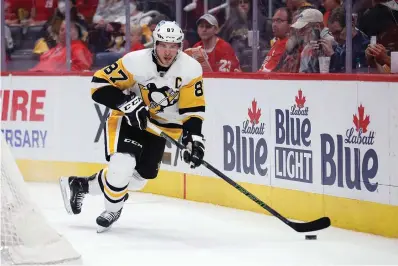  ?? The Associated Press ?? ■ Pittsburgh Penguins center Sidney Crosby (87) controls the puck during the third period against the Detroit Red Wings Saturday in Detroit.