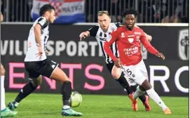  ??  ?? Titulaire à Angers, Tameze a déjà fait  apparition­s sous le maillot niçois. (Photo AFP)