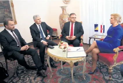  ??  ?? Bh. čelnici Bakir Izetbegovi­ć, Dragan Čović i Mladen Ivanić s predsjedni­com RH Kolindom Grabar-Kitarović