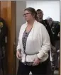  ?? MANDI WRIGHT DETROIT FREE PRESS, AP POOL ?? Jennifer Crumbley walks into the courtroom of
Judge Cheryl Matthews before being found guilty on Tuesday in Pontiac, Mich.