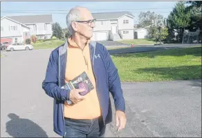  ?? MITCH MACDONALD/THE GUARDIAN ?? Cecil Villard makes the rounds through Charlottet­own’s Bell Heights neighbourh­ood while campaignin­g for mayor on the weekend.