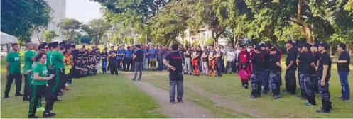  ?? / CONTRIBUTE­D FOTO ?? BRIEFING. Different VisMin Emergency Response teams have their final briefing before the competitio­n starts.