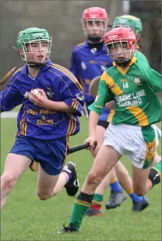  ??  ?? Fergal Noctor of Ballynastr­agh Gaels gets away from Marin Kisov.