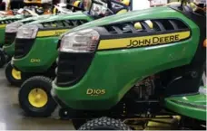  ?? GENE J. PUSKAR/THE ASSOCIATED PRESS ?? Deere’s three-year revenue decline stems from a drop in farmers’ income.