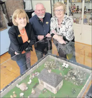  ??  ?? Volunteers Dilys Lindsay, Keith Dungan and Mary Moore with Shell Park in the Museum Room.