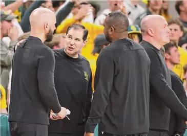  ?? Rod Aydelotte/Associated Press ?? Baylor coach Scott Drew, center, turns over the reins of his team after being ejected for receiving a second technical foul during Saturday’s game against Iowa State. It was Drew’s first ejection in 22 seasons as a head coach.