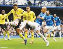  ?? Reuters ?? Everton’s Richarliso­n (right) challenges Chelsea’s Reece James during their EPL match in Liverpool on Sunday.