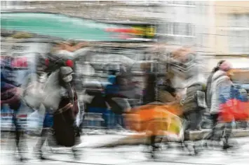  ?? Foto: Martin Schutt, dpa (Symbolbild) ?? „Brain Fog“, Gehirnnebe­l, nennen Wissenscha­ftler das Phänomen, unter dem die Post-covid-patientin aus Ingolstadt auch eineinhalb Jahre nach ihrer Coronainfe­ktion noch leidet.