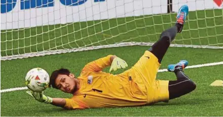  ??  ?? Darul Ta’zim goalkeeper Farizal Marlias was shown the red card after pushing the referee in the AFC Cup zonal semi-final match against Ceres Negros on Wednesday.