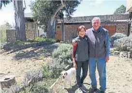  ??  ?? Eduardo y Nora Astesano. De la bodega Finca Atos.