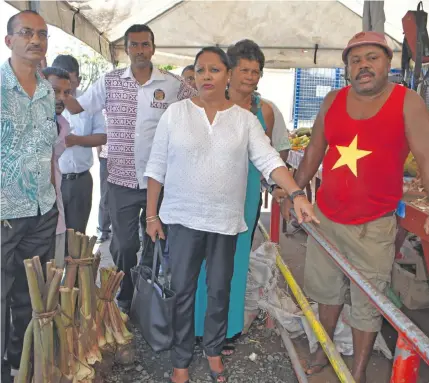  ?? Photo: Shratika Naidu ?? The Minister for Industry, Trade, Tourism, Local Government, Housing and Community Developmen­t, Premila Kumar, (front, standing second from left) meeting market vendors in Labasa on January 10, 2019.