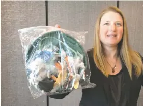  ?? ASSOCIATED PRESS FILE PHOTO ?? Jenna Jambeck, an environmen­t engineerin­g professor at the University of Georgia, on Feb. 12, 2015, holds a plastic baggie with trash collected in 2014 from a clean-up at Panama City Beach, Fla.