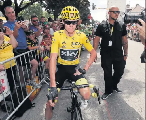  ??  ?? CONTRA LAS CUERDAS. El Tour de Francia ha vetado a Chris Froome, actual defensor del maillot amarillo, para su edición de 2018.