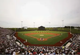  ?? Stacy Revere / Getty Images ?? The Chicago White Sox and the New York Yankees play ona temporary 8,000-seat field in Dyersville, Iowa, where the 1989 movie “Field of Dreams” was filmed.